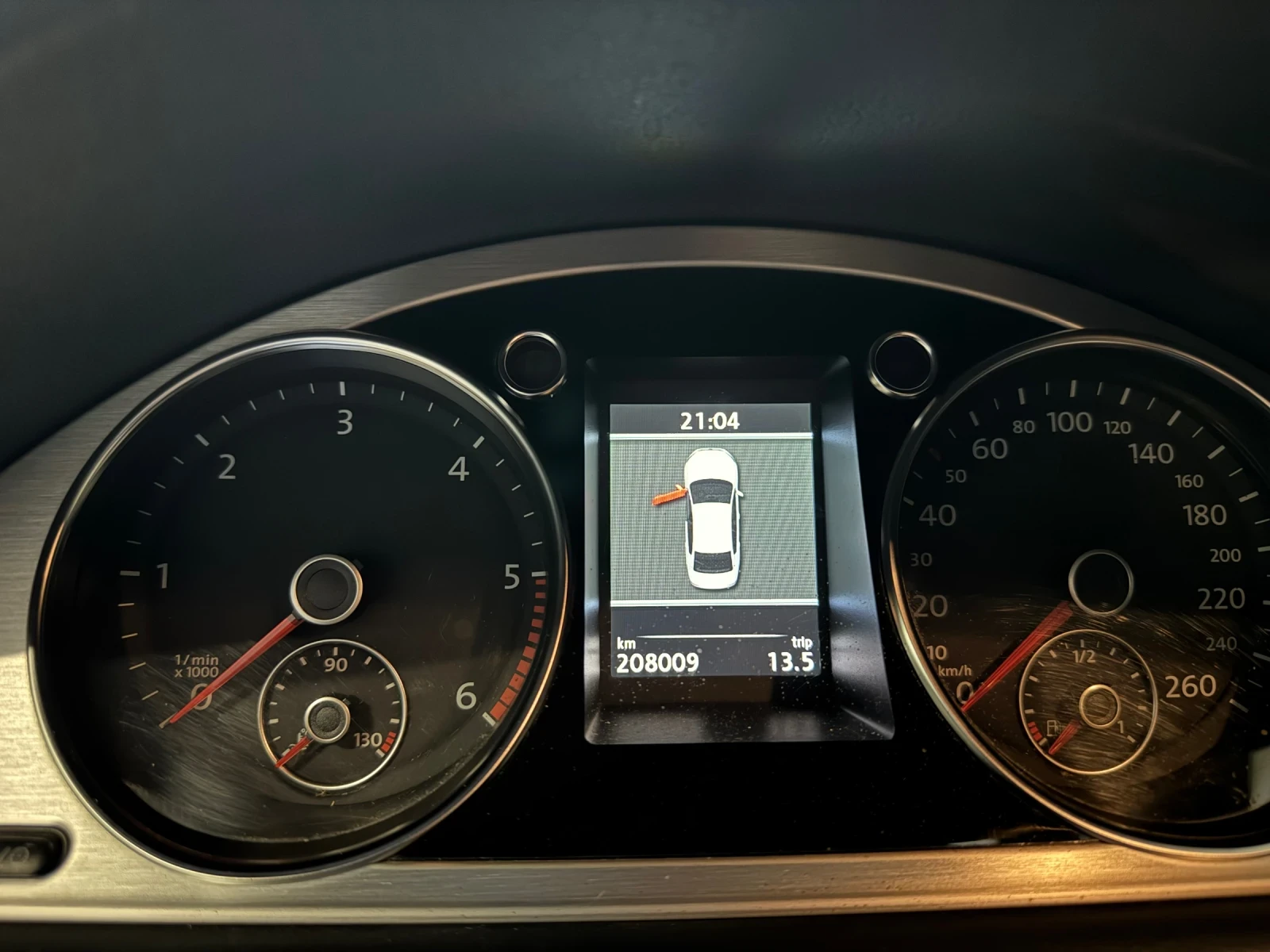 VW Passat 2.0 TDi, снимка 12 - Автомобили и джипове - 54439465