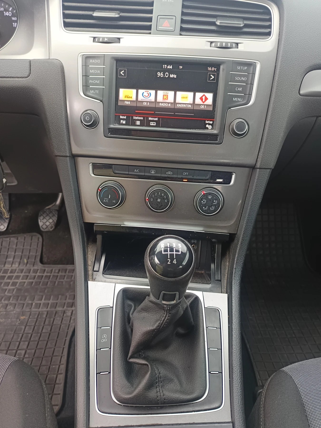 VW Golf 1.6, снимка 15 - Автомобили и джипове - 54717346