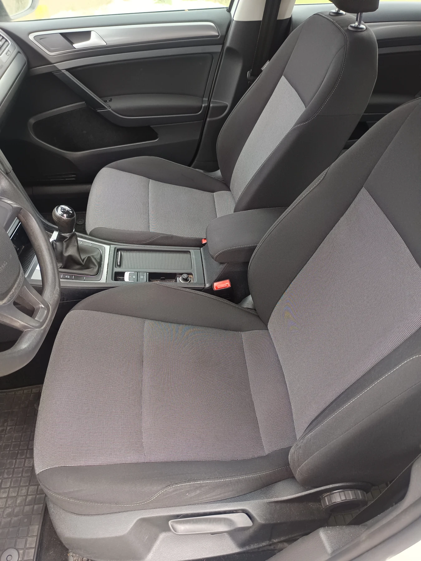 VW Golf 1.6, снимка 10 - Автомобили и джипове - 54717346
