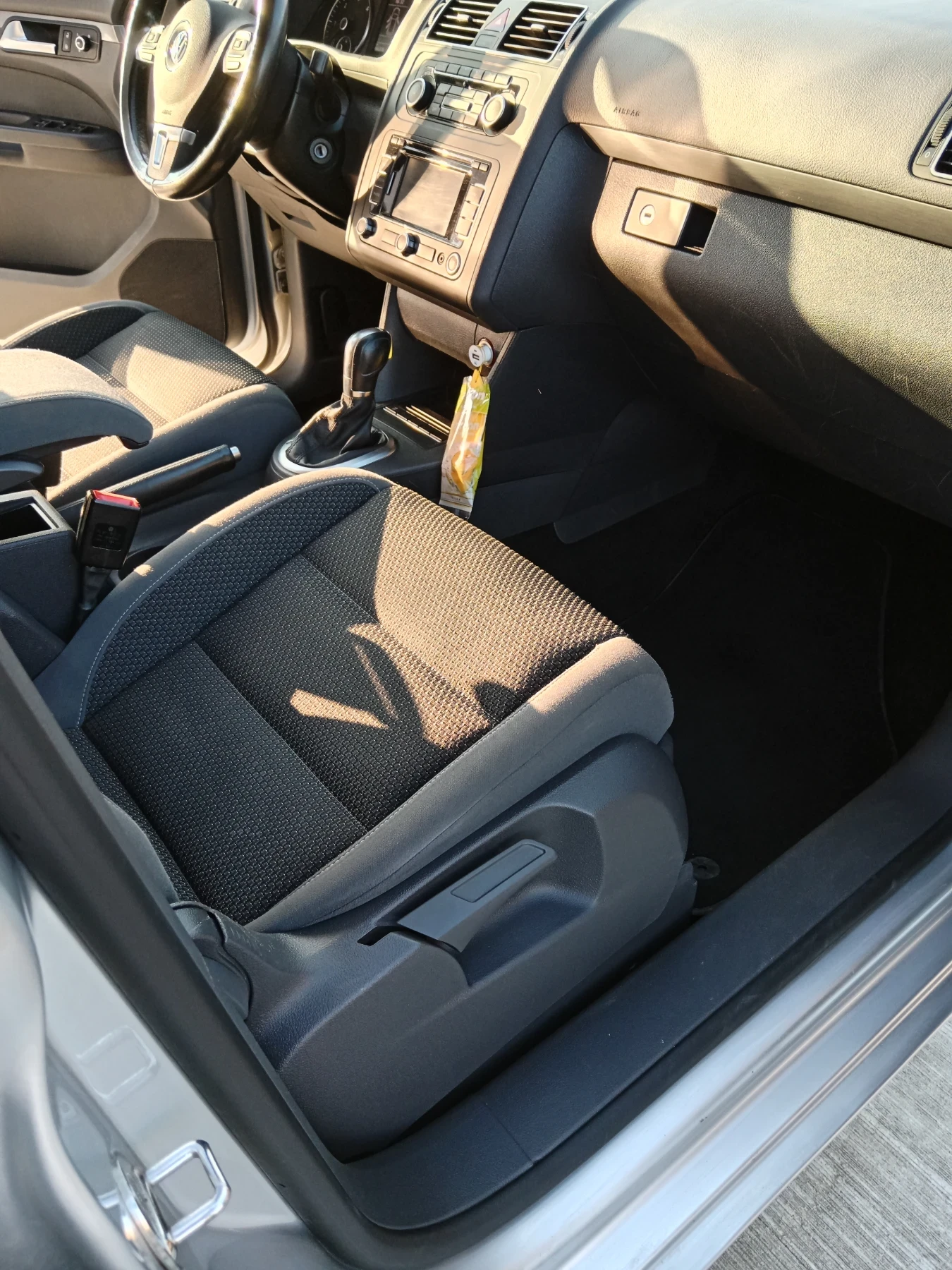 VW Touran 2.0/140, снимка 16 - Автомобили и джипове - 54727782