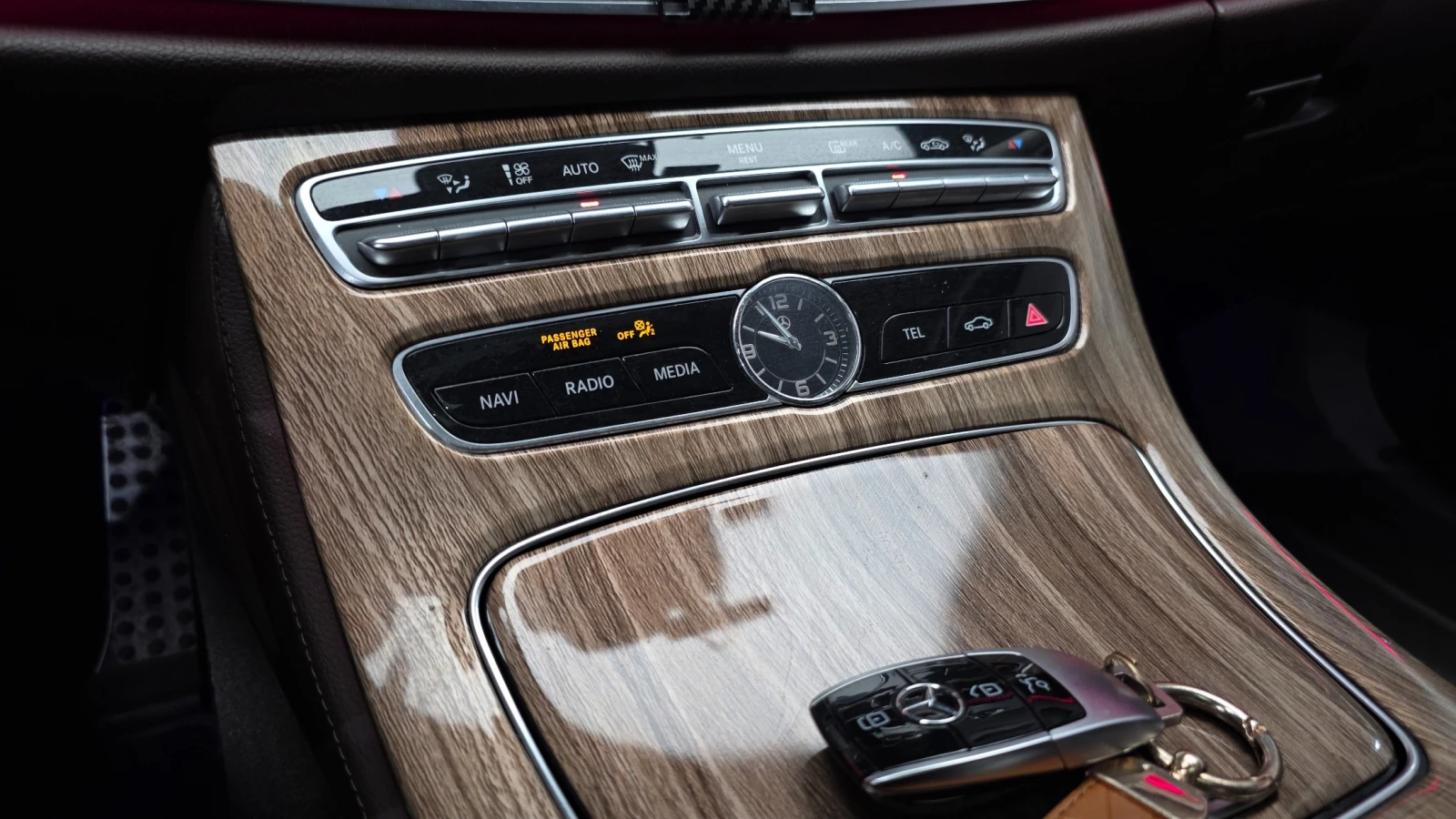 Mercedes-Benz CLS 400 AMG Line | HUD | Panorama | 360 Camera, снимка 13 - Автомобили и джипове - 54940437