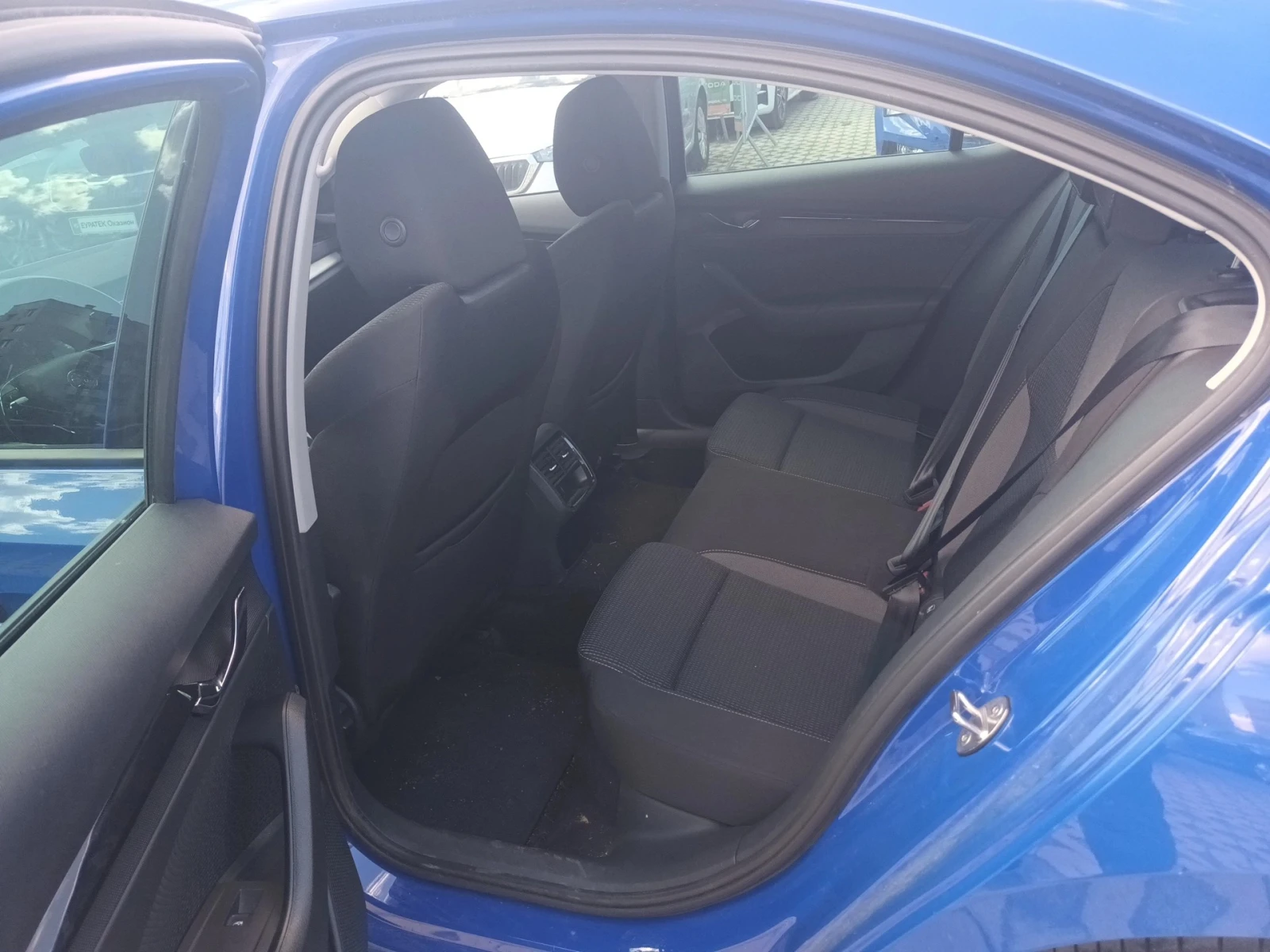 Skoda Octavia 1.5TSI / 6MT, снимка 10 - Автомобили и джипове - 54960737