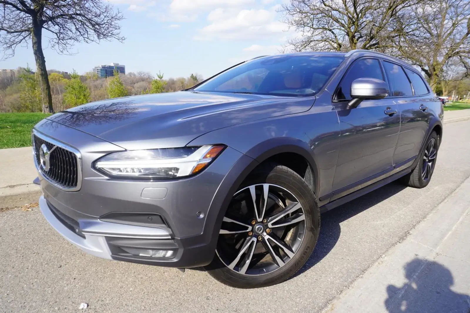Volvo V90 Cross Country T6 INSCRIPTION* Обдух* 360* BOWERS & WILKINS* DIST, снимка 2 - Автомобили и джипове - 55396302