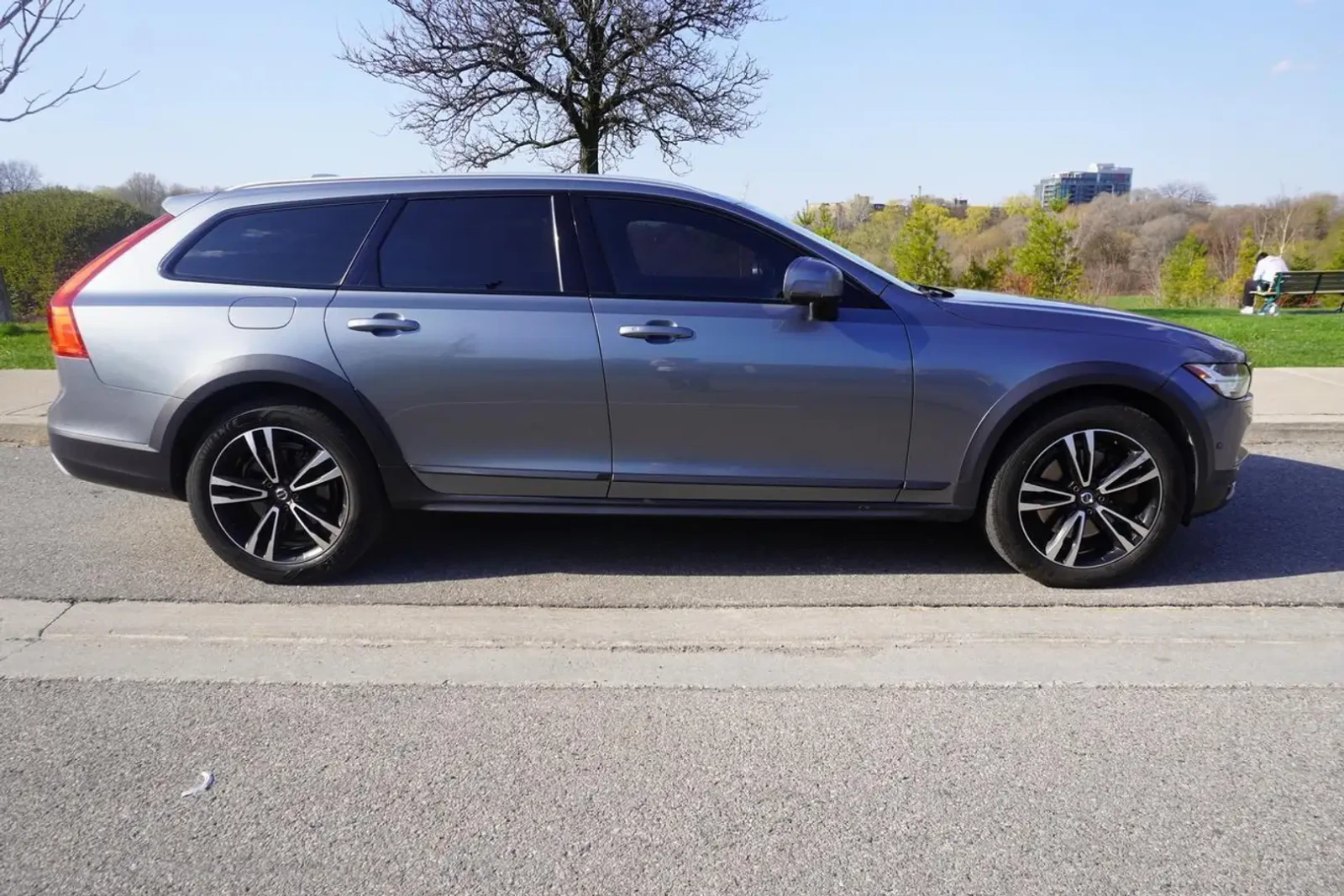 Volvo V90 Cross Country T6 INSCRIPTION* Обдух* 360* BOWERS & WILKINS* DIST, снимка 3 - Автомобили и джипове - 55396302