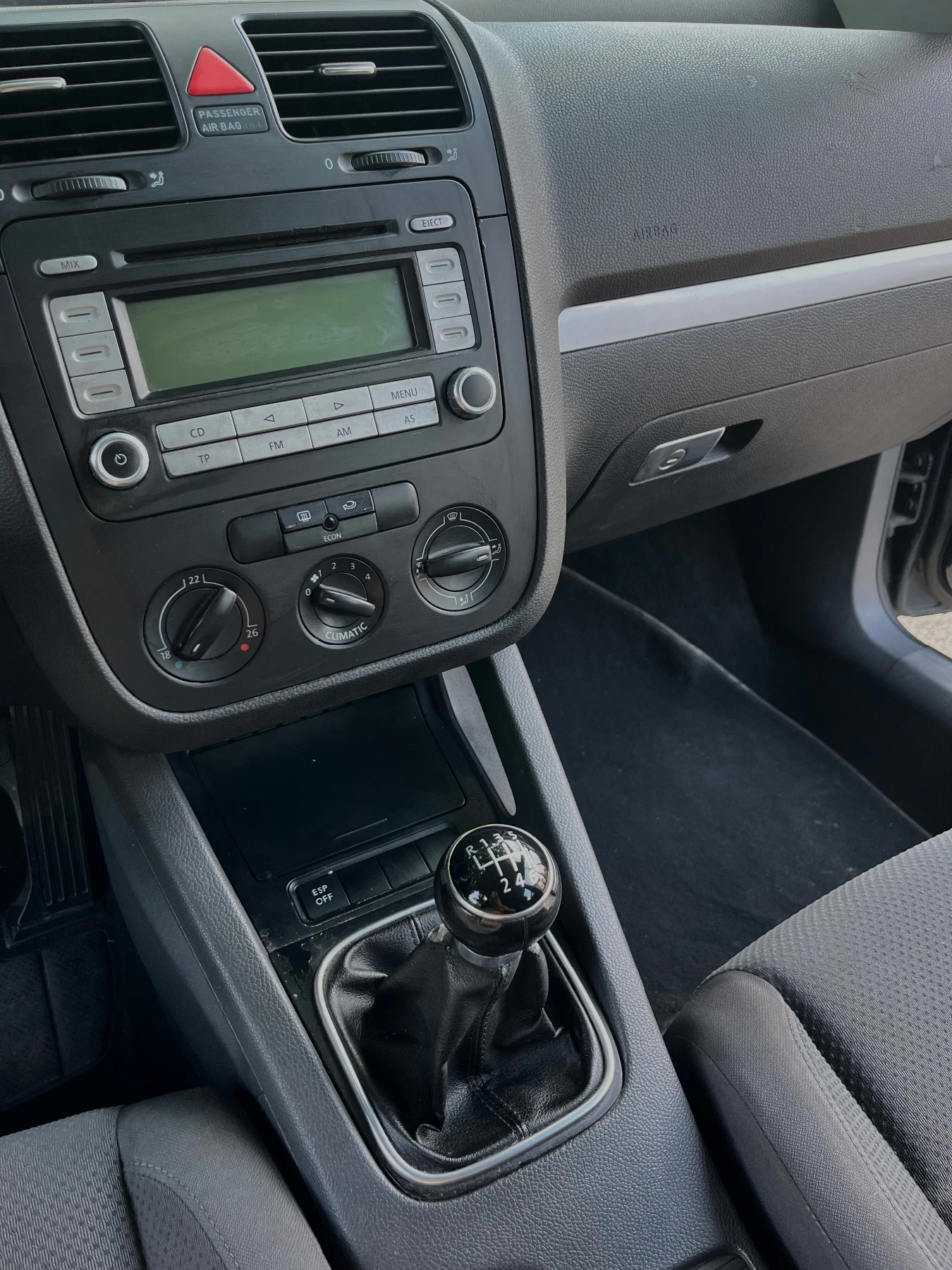 VW Golf 5 1.6 6 скорости, снимка 8 - Автомобили и джипове - 55586381
