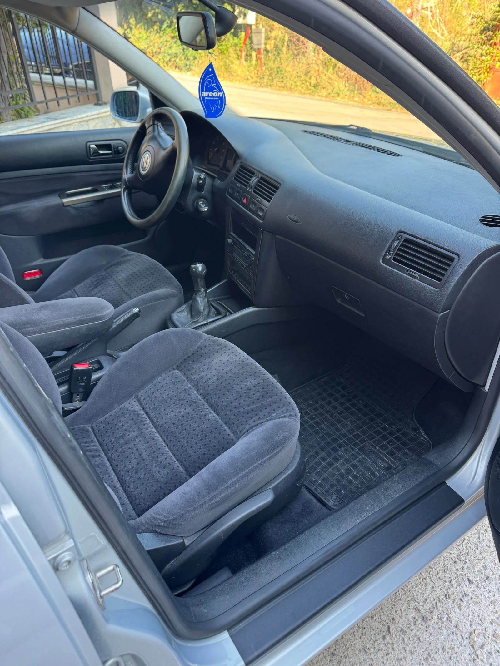 VW Bora 1.6 SR, снимка 10 - Автомобили и джипове - 55694666