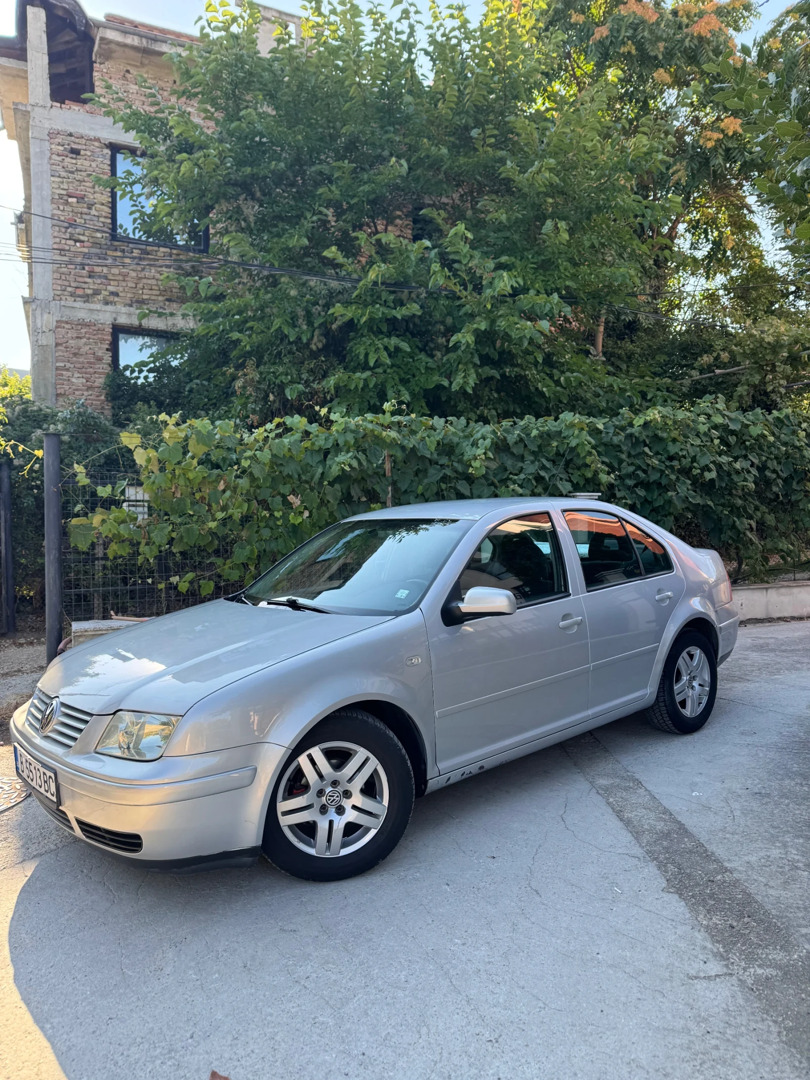 VW Bora 1.6 SR, снимка 2 - Автомобили и джипове - 55694666