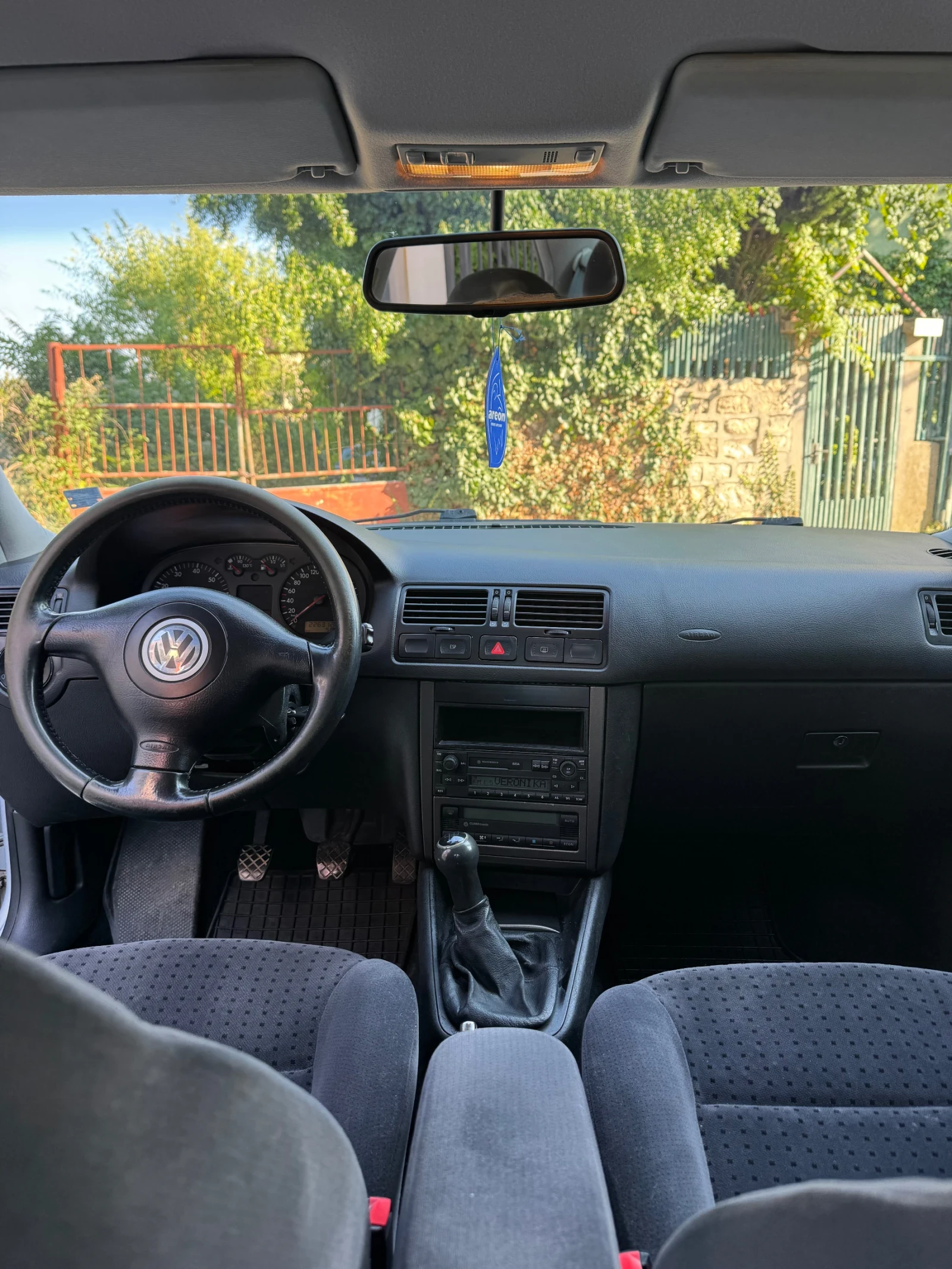 VW Bora 1.6 SR, снимка 13 - Автомобили и джипове - 55694666