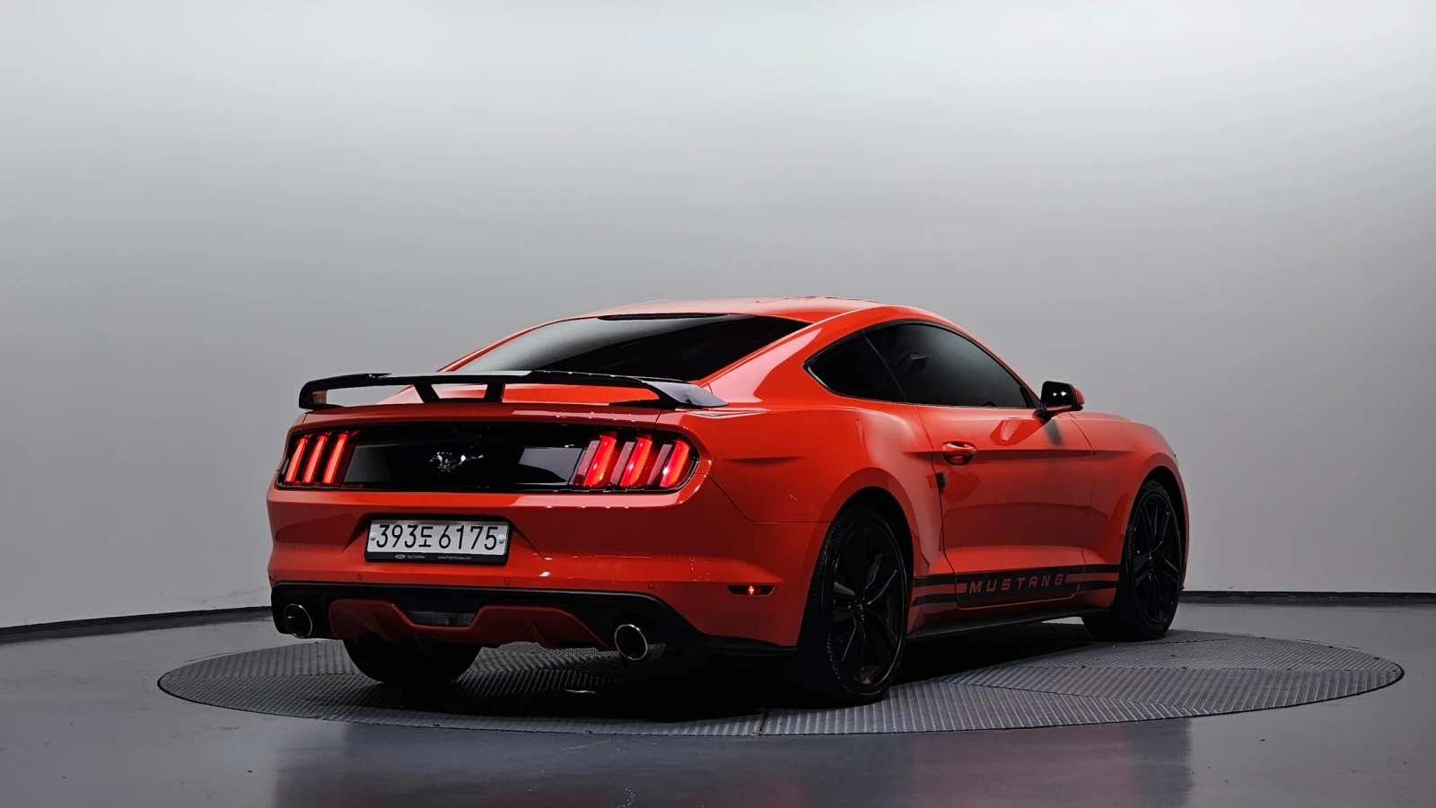 Ford Mustang EcoBoost, снимка 2 - Автомобили и джипове - 56191630