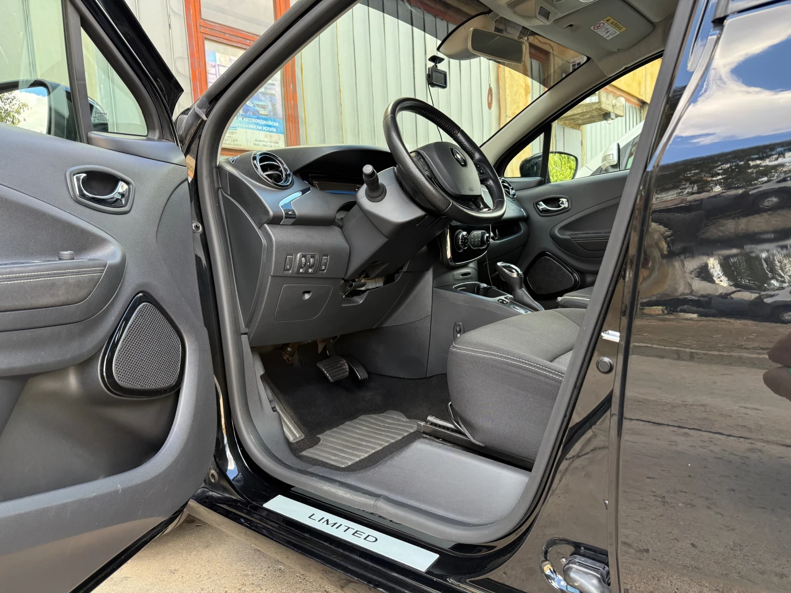 Renault Zoe, снимка 7 - Автомобили и джипове - 56211058