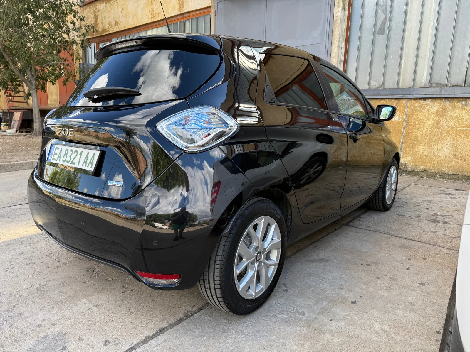 Renault Zoe, снимка 4 - Автомобили и джипове - 56211058