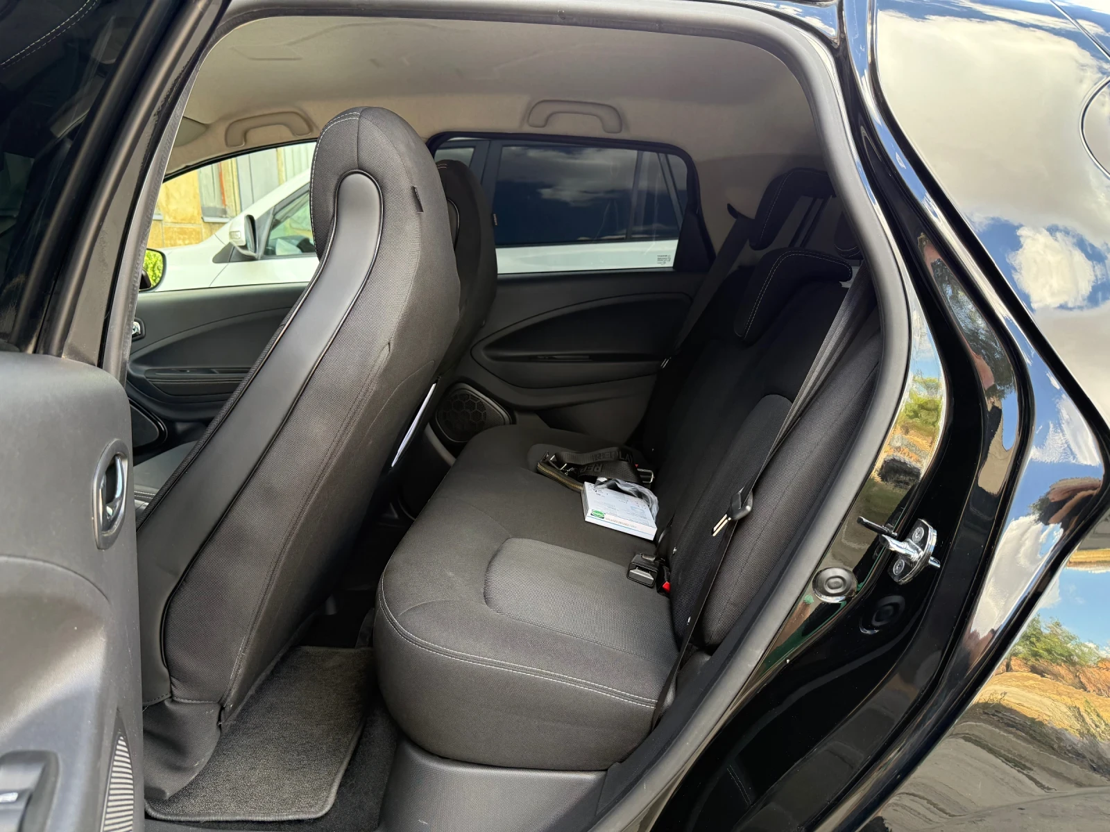 Renault Zoe, снимка 12 - Автомобили и джипове - 56211058