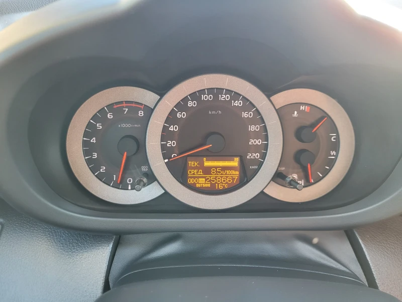 Toyota Rav4 2.0I Газ/бензин, снимка 8 - Автомобили и джипове - 51531309