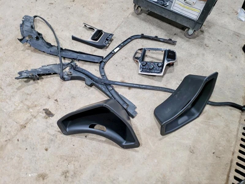 Jeep Wrangler 3.6L 6 4x4 w/Rear Wheel Drv - изображение 6