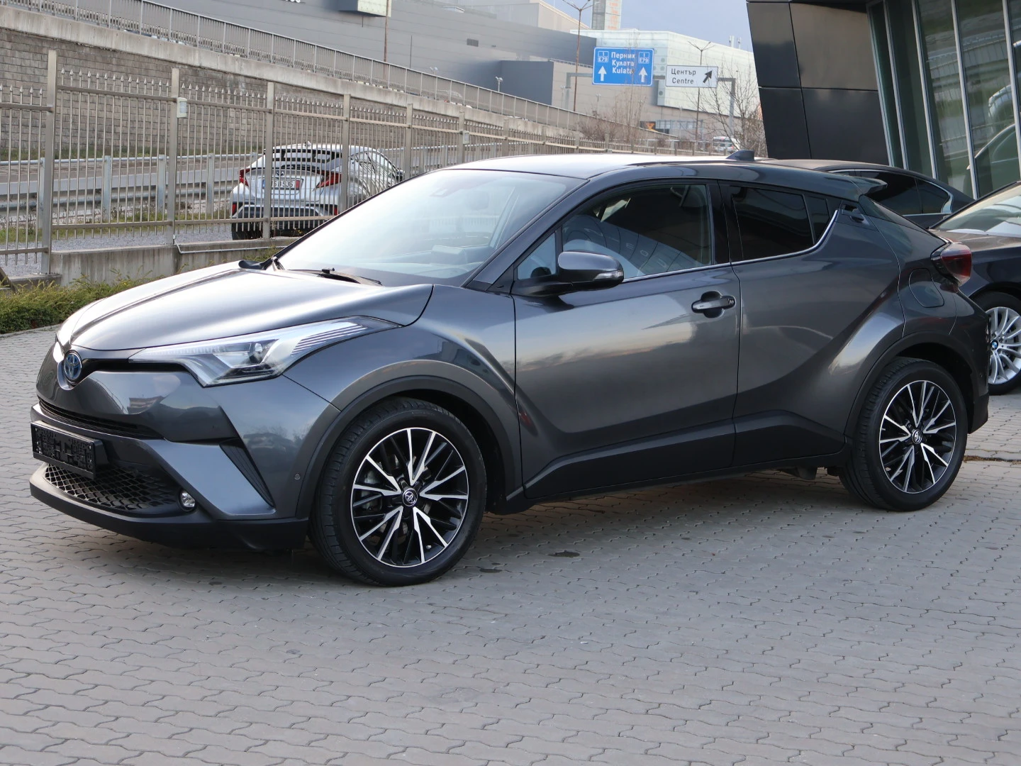 Toyota C-HR LED/BIXENON/ПАРКТРОНИК/ПОДГРЕВ/КАМЕРА/КОЖЕН САЛОН/ - изображение 3