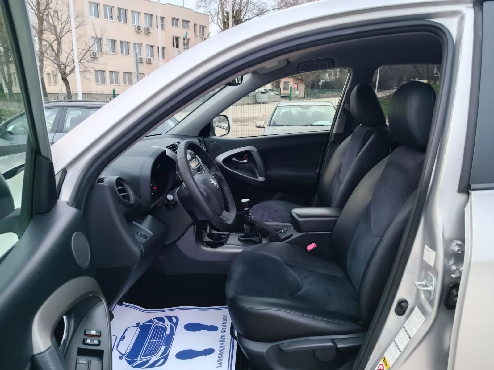 Toyota Rav4 2.0i-158кс-ШВЕЙЦАРИЯ-РЪЧКА-4Х4-FACELIFT-6ск, снимка 8 - Автомобили и джипове - 53968823