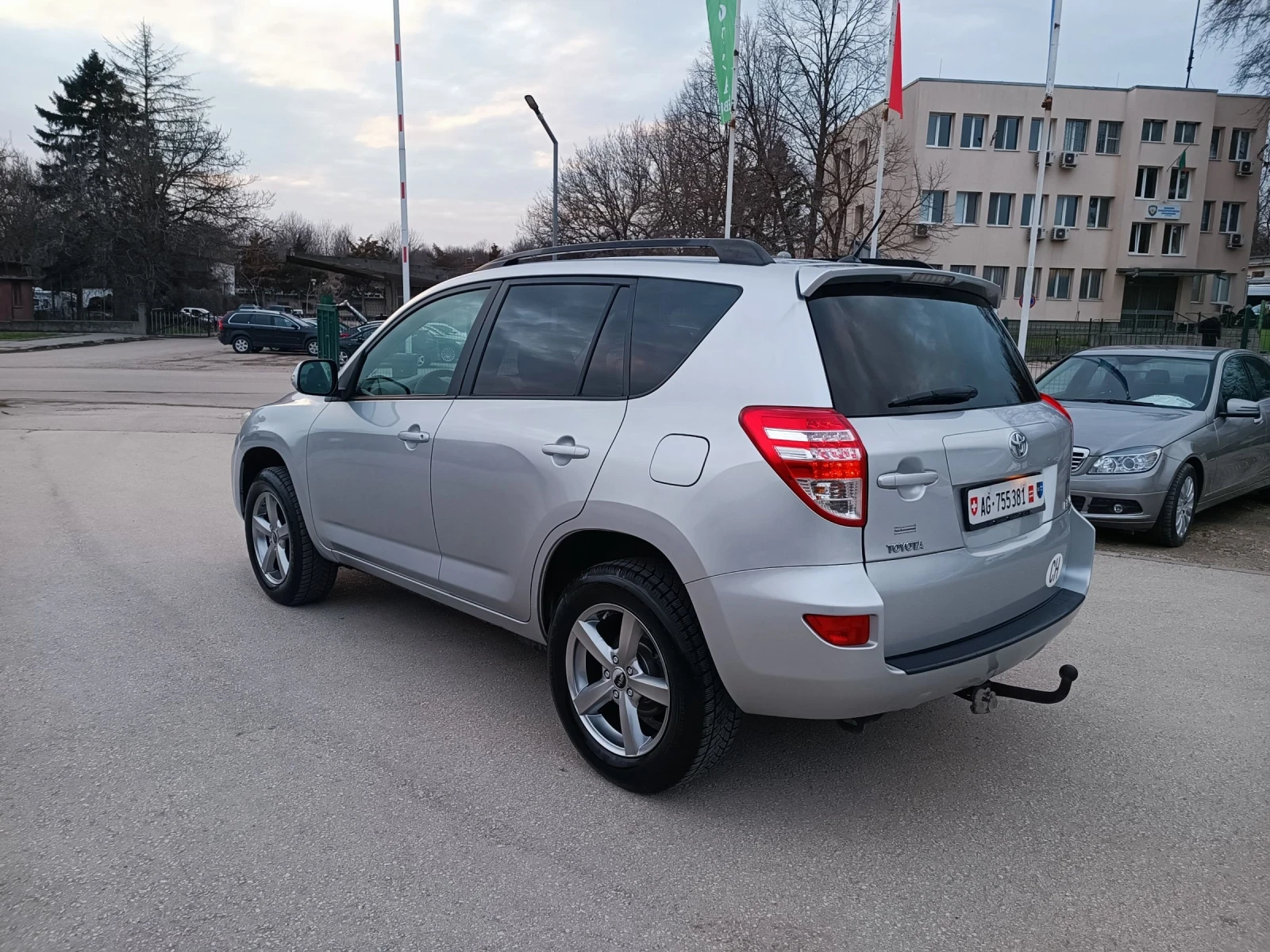 Toyota Rav4 2.0i-158кс-ШВЕЙЦАРИЯ-РЪЧКА-4Х4-FACELIFT-6ск, снимка 4 - Автомобили и джипове - 53968823