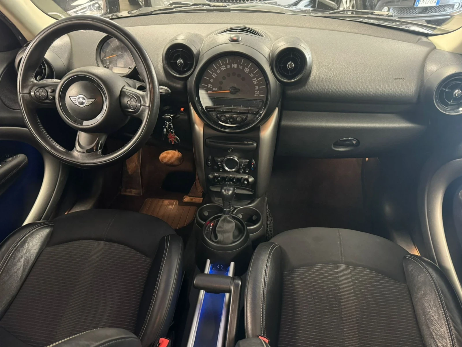 Mini Countryman 2.0 д автоматик, снимка 11 - Автомобили и джипове - 53988445
