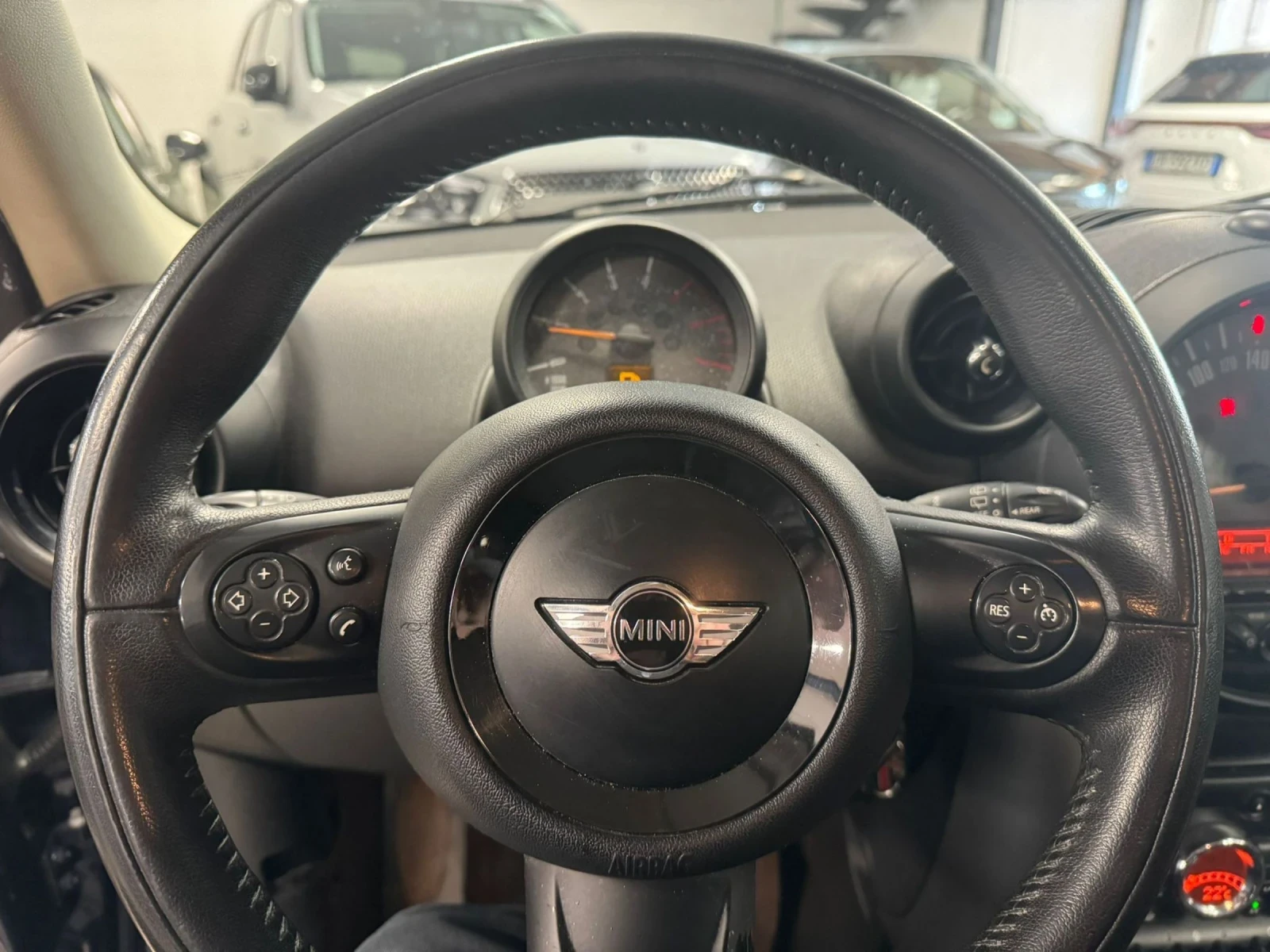 Mini Countryman 2.0 д автоматик, снимка 9 - Автомобили и джипове - 53988445