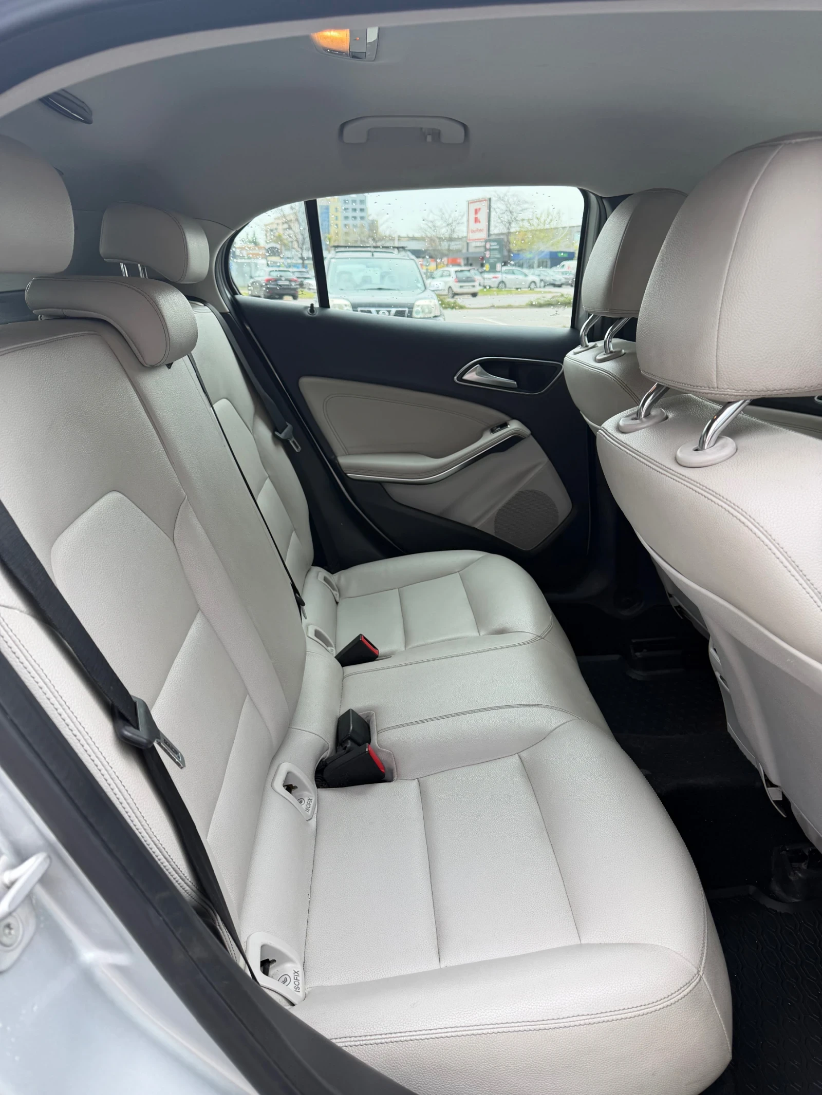 Mercedes-Benz GLA 200, снимка 5 - Автомобили и джипове - 54212708