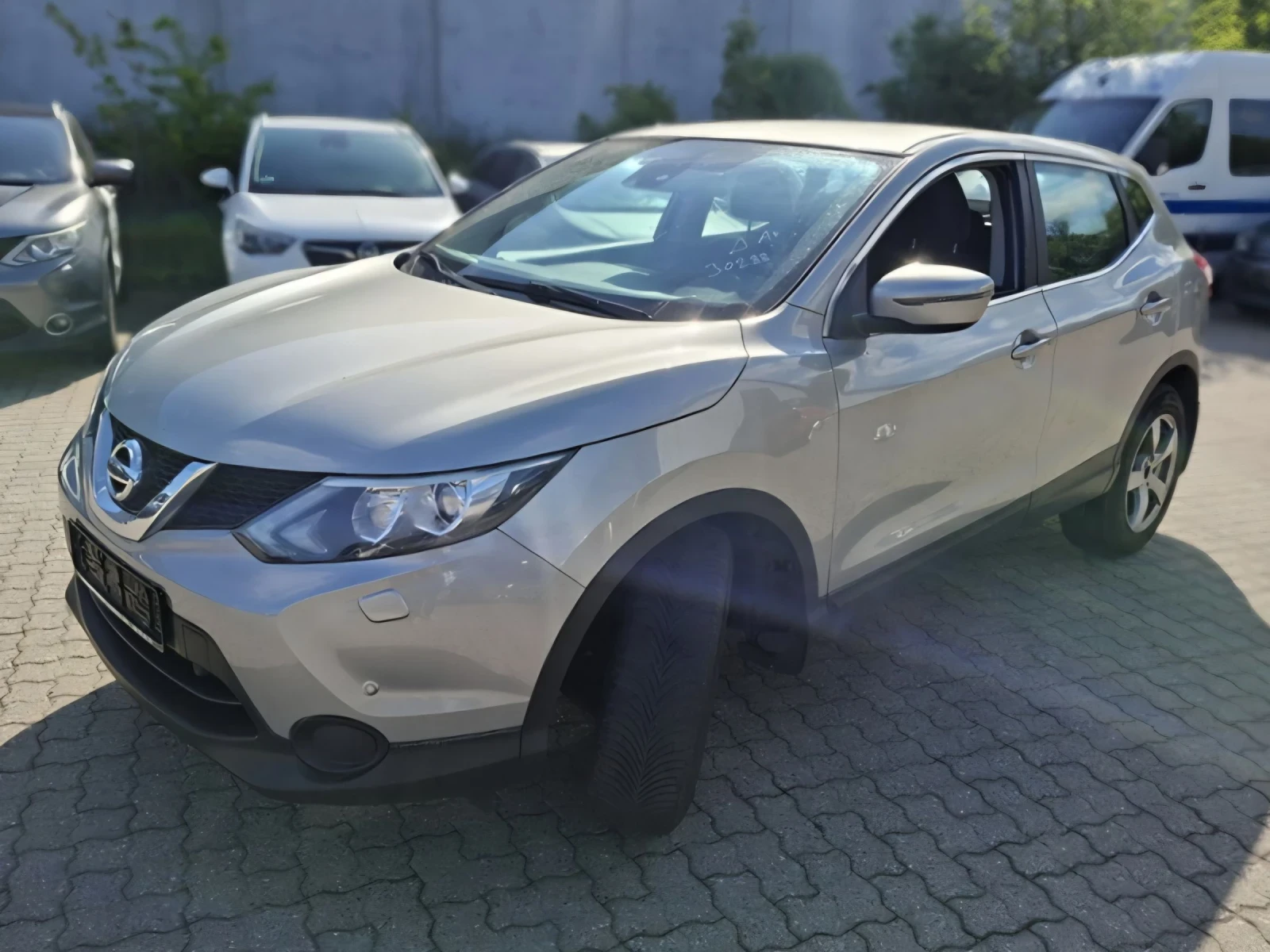 Nissan Qashqai 1.2 DIG-T | 6M | EU6 , снимка 2 - Автомобили и джипове - 54745547