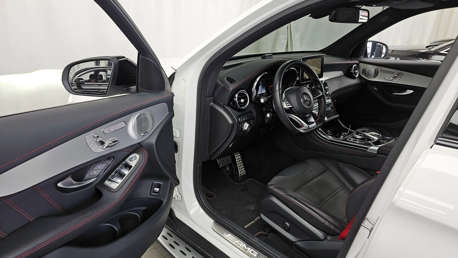 Mercedes-Benz GLC 43 AMG ЛЮК* HUD* 360* KEYLESS* ЕЛ. БАГАЖНИК* КРАЙНА ЦЕНА, снимка 10 - Автомобили и джипове - 55243528