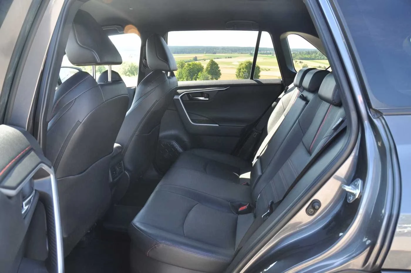Toyota Rav4 PHEV/306HP/4x4/HUD/TECHNIK/MEMO/CAM/NAVI/302h, снимка 14 - Автомобили и джипове - 55333507