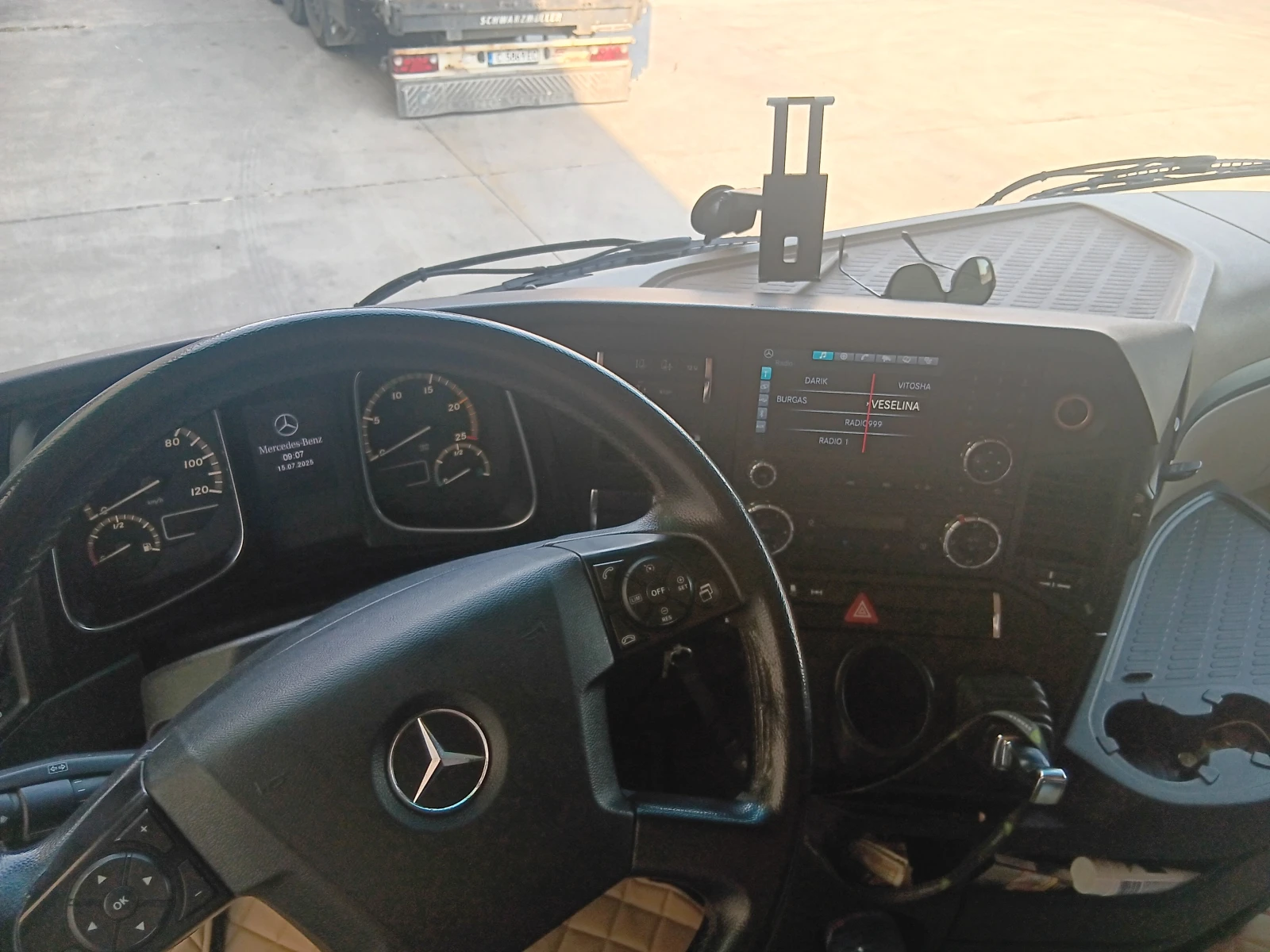 Mercedes-Benz Actros  - изображение 8