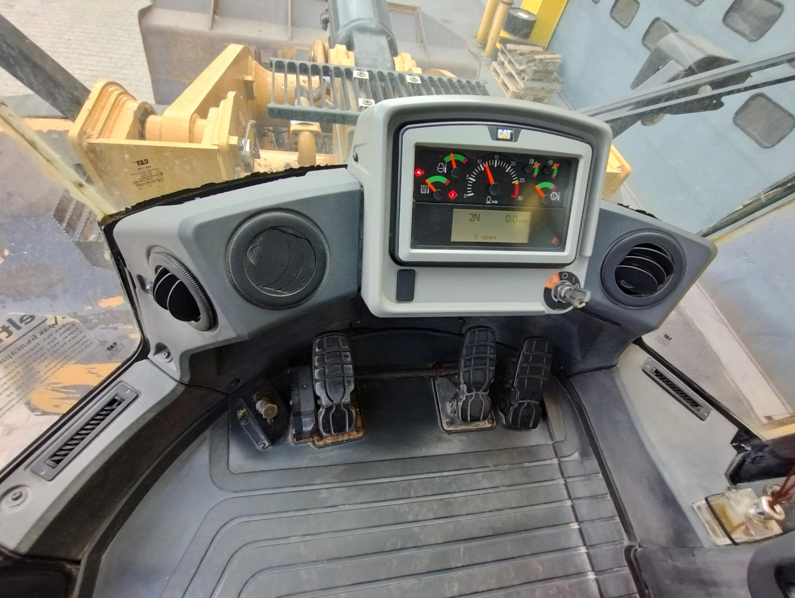   Cat 972 | Mobile.bg   17