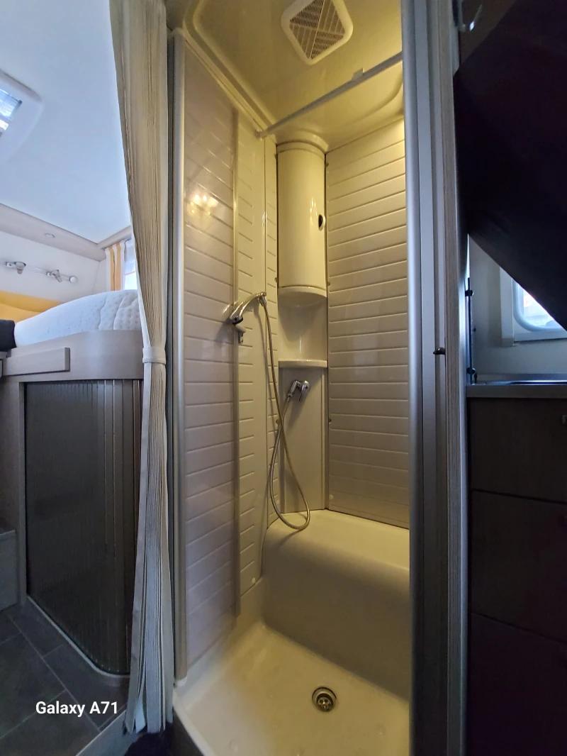 Кемпер Burstner Dukato 2.3 M-jet, 150ks., снимка 9 - Каравани и кемпери - 53025345