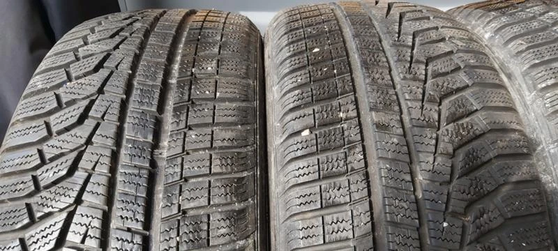 Гуми Зимни 225/45R18, снимка 2 - Гуми и джанти - 31996678