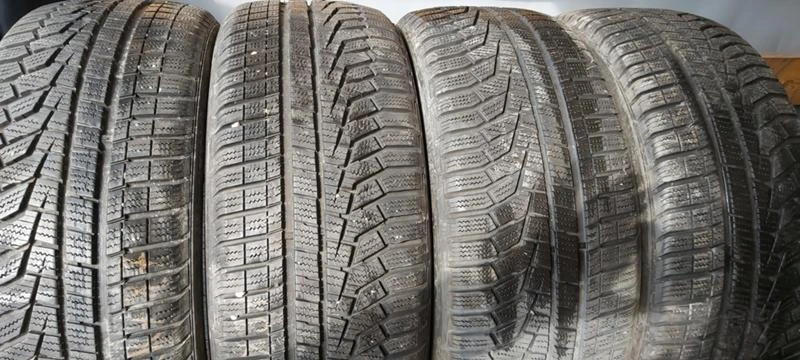 Гуми Зимни 225/45R18, снимка 1 - Гуми и джанти - 31996678