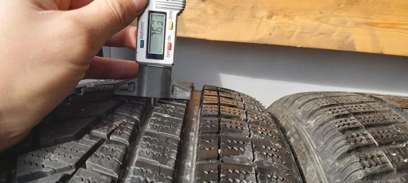 Гуми Зимни 225/45R18, снимка 4 - Гуми и джанти - 31996678