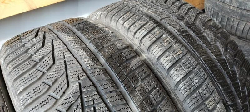 Гуми Зимни 225/45R18, снимка 3 - Гуми и джанти - 31996678