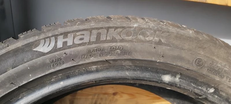 Гуми Зимни 225/45R18, снимка 6 - Гуми и джанти - 31996678