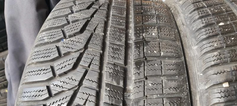 Гуми Зимни 225/45R18, снимка 5 - Гуми и джанти - 31996678