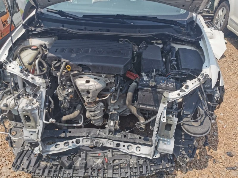 Toyota Auris 1300I, снимка 5 - Автомобили и джипове - 41445958