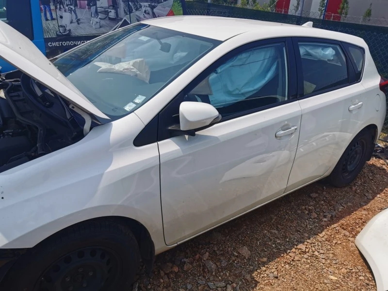 Toyota Auris 1300I, снимка 4 - Автомобили и джипове - 41445958