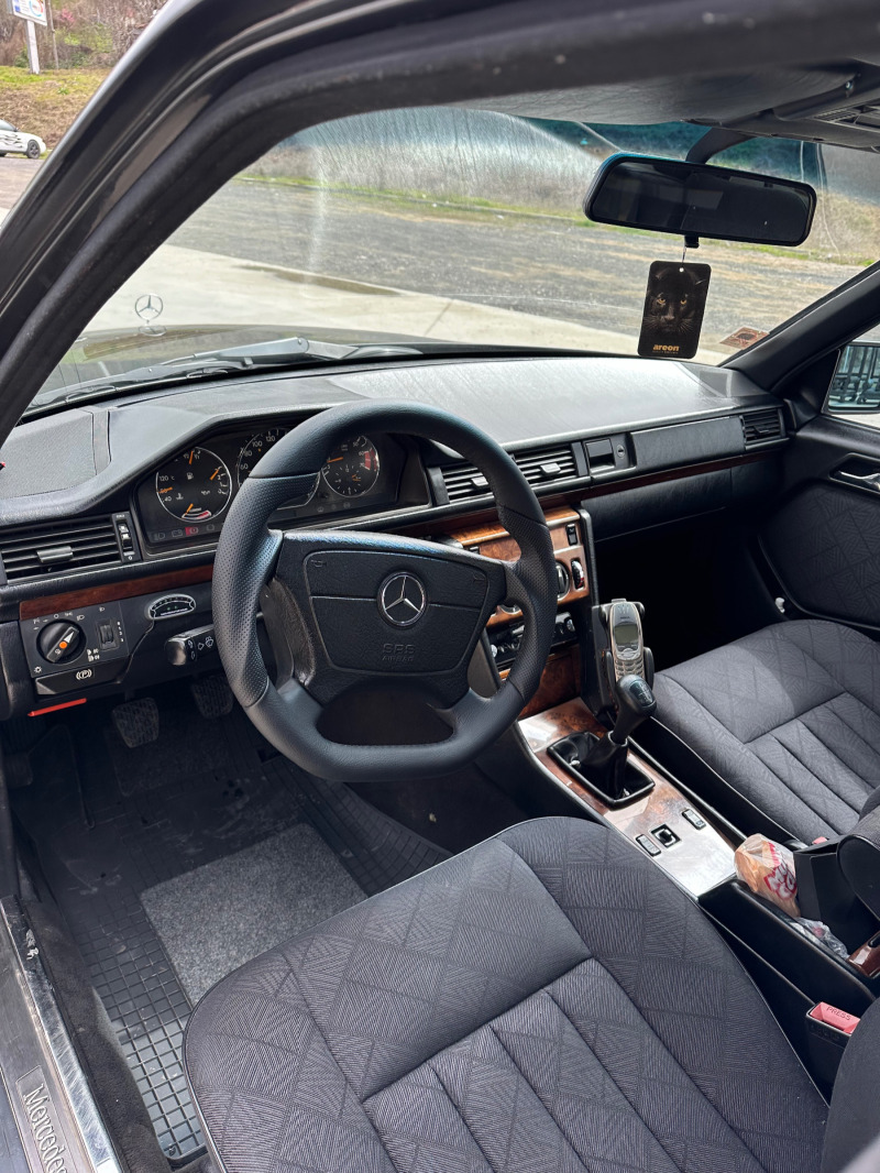 Mercedes-Benz E 200, снимка 10 - Автомобили и джипове - 44969723