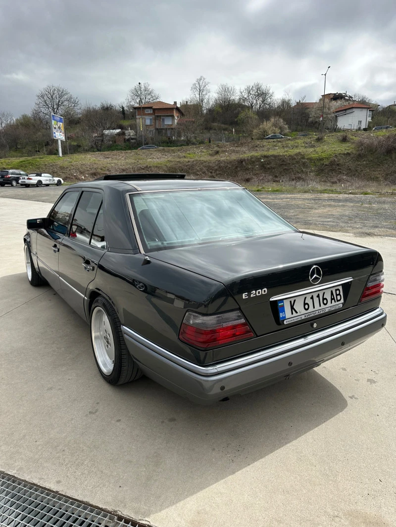 Mercedes-Benz E 200, снимка 4 - Автомобили и джипове - 47900447