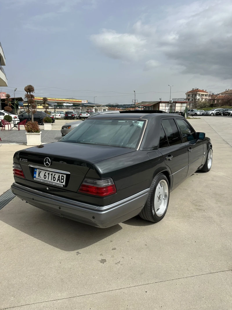 Mercedes-Benz E 200, снимка 6 - Автомобили и джипове - 47900447