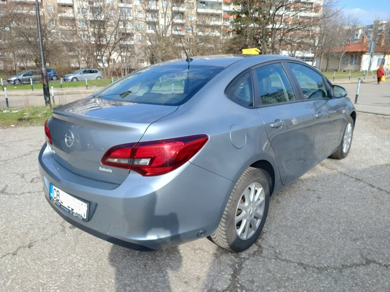 Opel Astra J 1.6 LPG, снимка 4 - Автомобили и джипове - 48559612