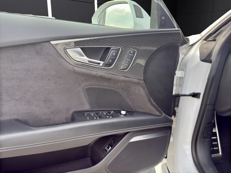 Audi Rs7 * Sportback* 4.0 TFSI* Carbon* 360* HUD* BOSE* , снимка 8 - Автомобили и джипове - 51830459