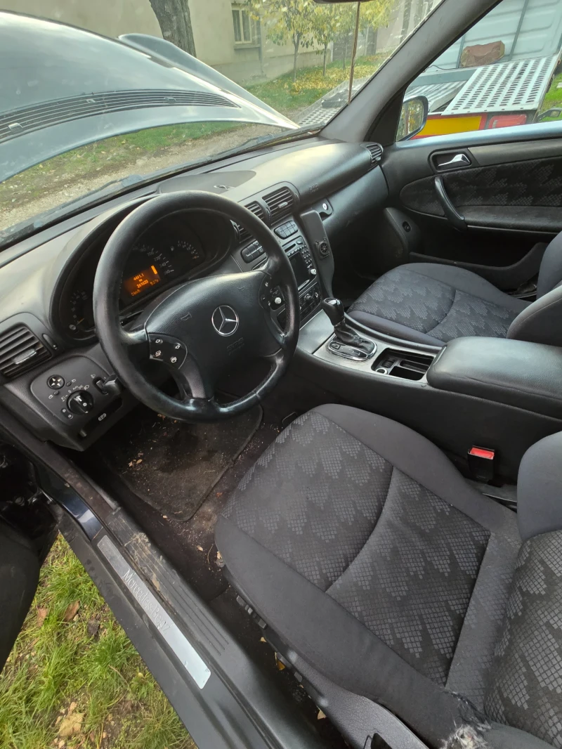 Mercedes-Benz C 200 C200cdi 2.2, снимка 9 - Автомобили и джипове - 52368896