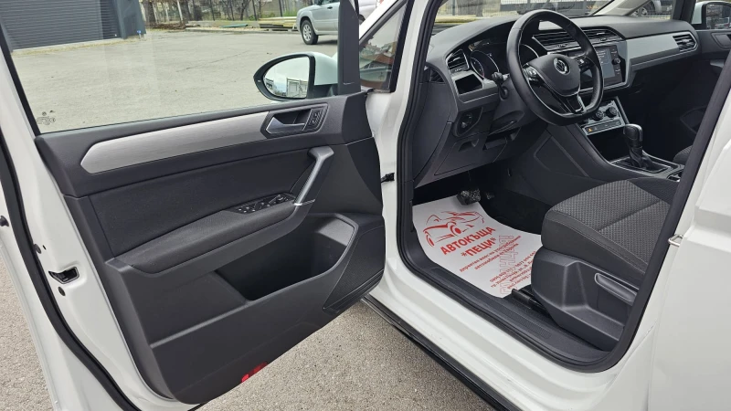 VW Touran R-Line 2.0TDI 7DSG IT-7 МЕСТА-ДИСТРОНИК-ЛИЗИНГ, снимка 7 - Автомобили и джипове - 52627407