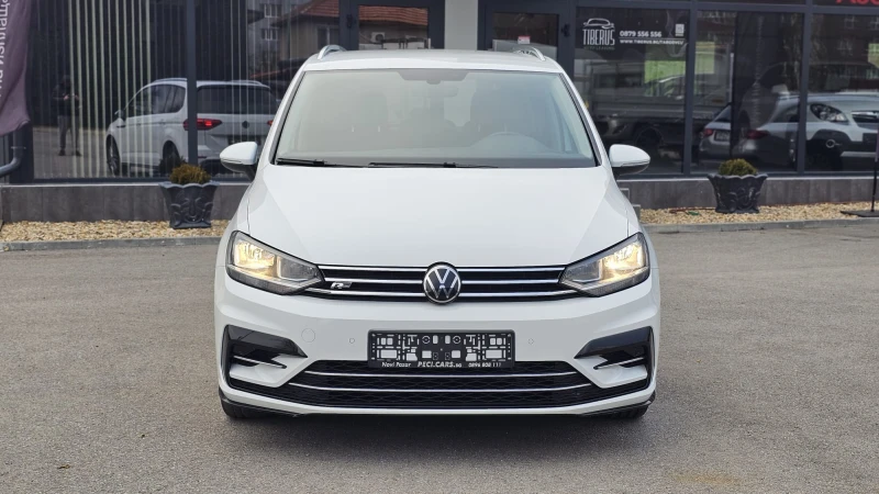 VW Touran R-Line 2.0TDI 7DSG IT-7 МЕСТА-ДИСТРОНИК-ЛИЗИНГ, снимка 2 - Автомобили и джипове - 52627407
