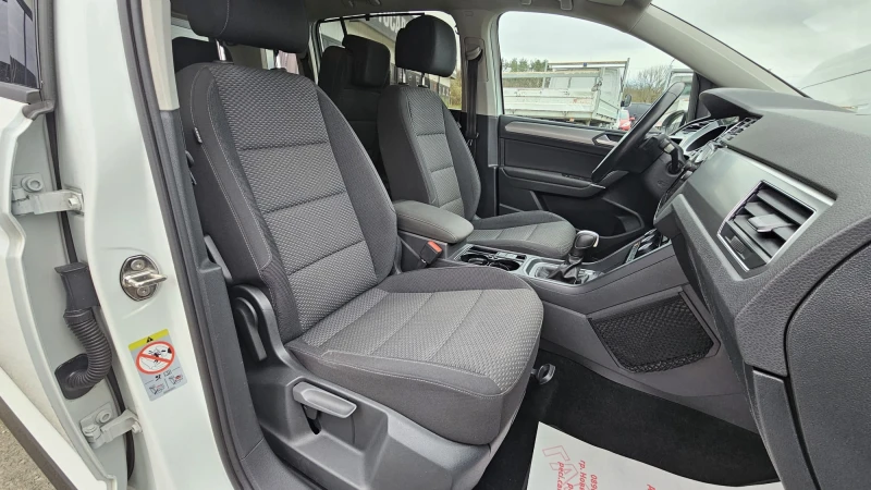 VW Touran R-Line 2.0TDI 7DSG IT-7 МЕСТА-ДИСТРОНИК-ЛИЗИНГ, снимка 12 - Автомобили и джипове - 52627407