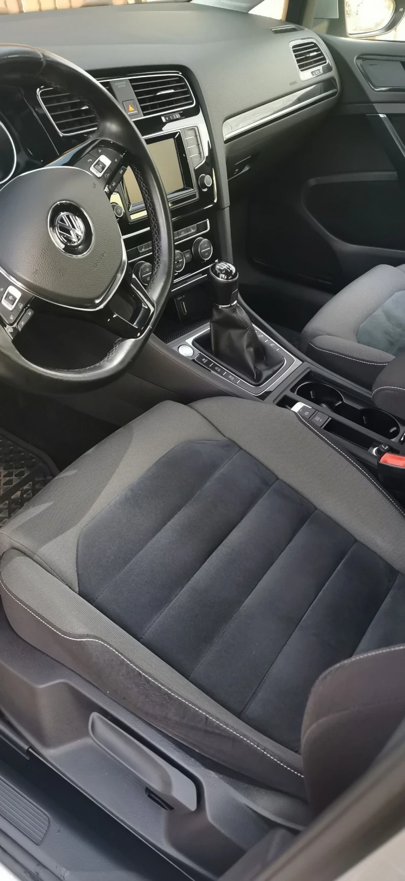 VW Golf 7 Швейцария Distronic/4- motion, снимка 12 - Автомобили и джипове - 53045792