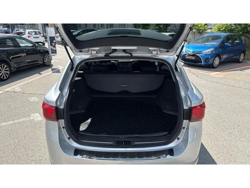 Toyota Avensis TS 1.8P TEAM D CVT, снимка 10 - Автомобили и джипове - 54626958
