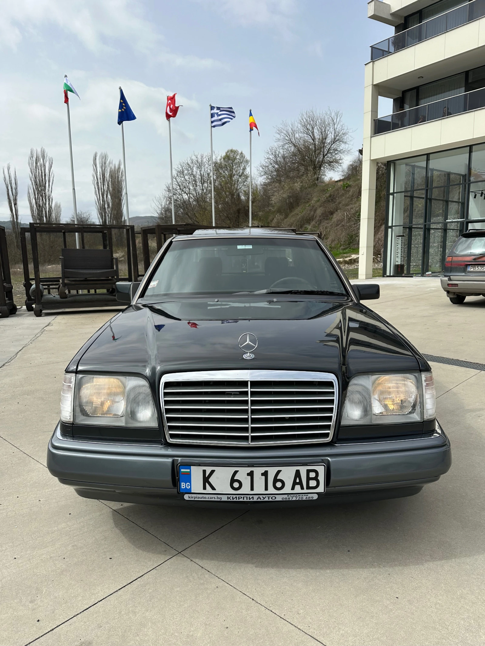 Mercedes-Benz E 200, снимка 1